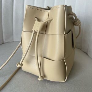 Women's Mini Woven Bucket Bag like NEW!!!